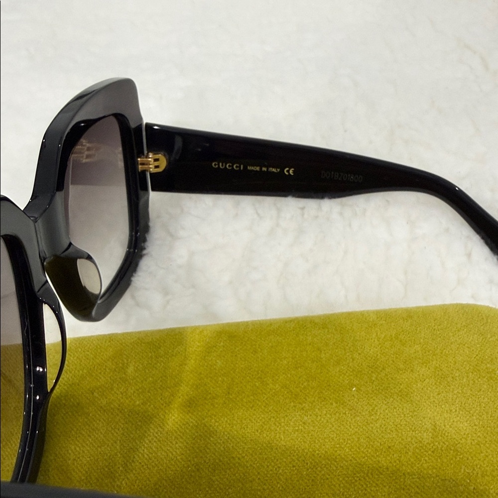 Gucci Black Sunglasses with Gold Accents - Picture 4 of 7